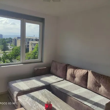 Cozy Modern In The Heart Of Karposh, Apartment